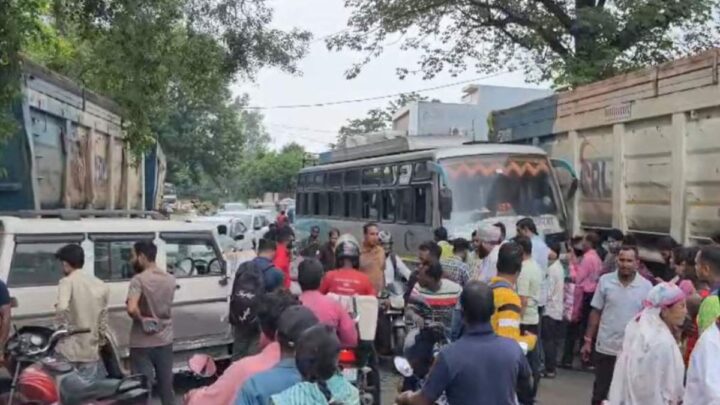 Korba Accident News: कोरबा में दर्दनाक सड़क हादसा, 35 यात्रियों से भरी बस दुर्घटनाग्रस्त, पुलिस जांच में जुटी