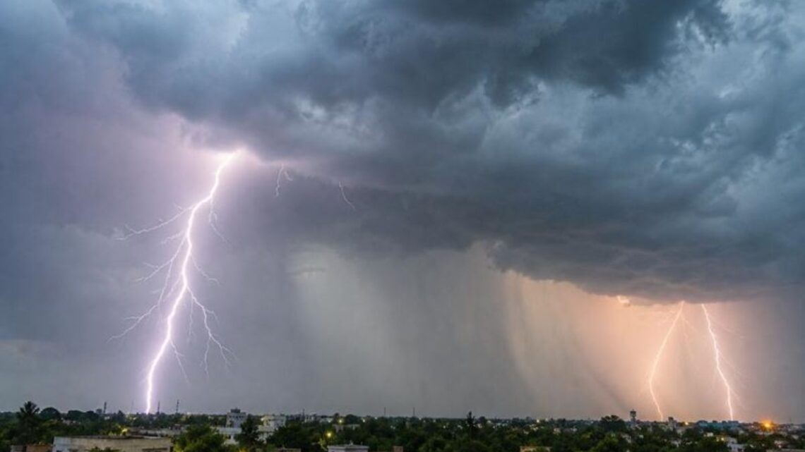 CG Weather Today: रायपुर में उमस से नहीं मिली राहत, 34 डिग्री तक पहुंच सकता है तापमान